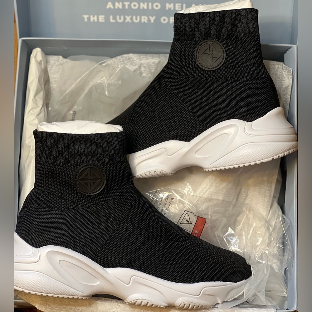 **New** Antonio Melani Abbi Stretch Knit Sneakers. Size 8M color Black